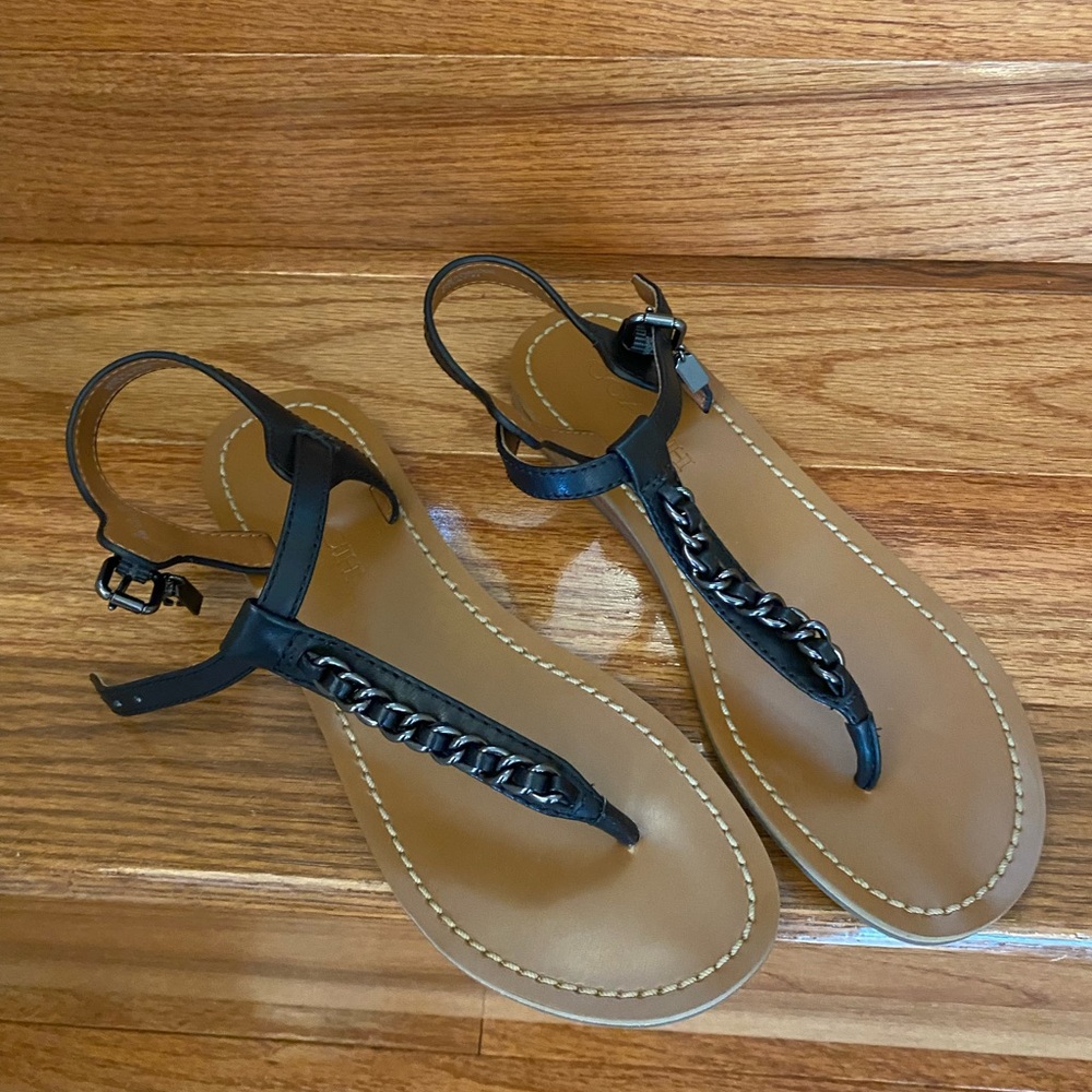 So cute ! Coach chain decoration sandals. Never worn !